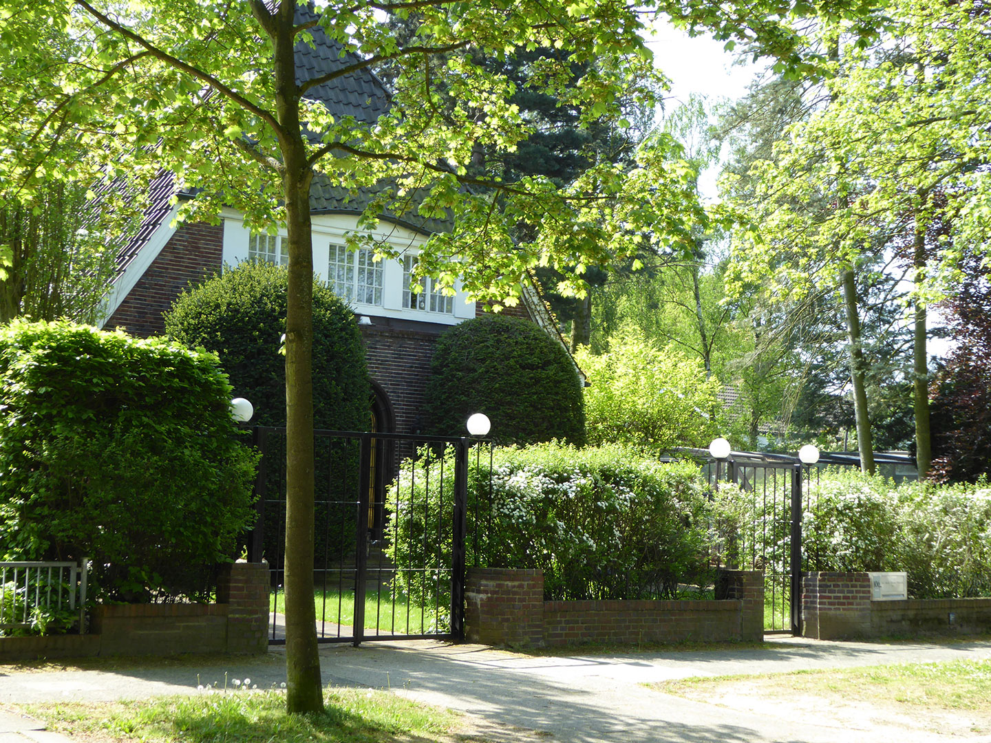 Luxury Apartment in Villa SUMMIT, REALTORS®